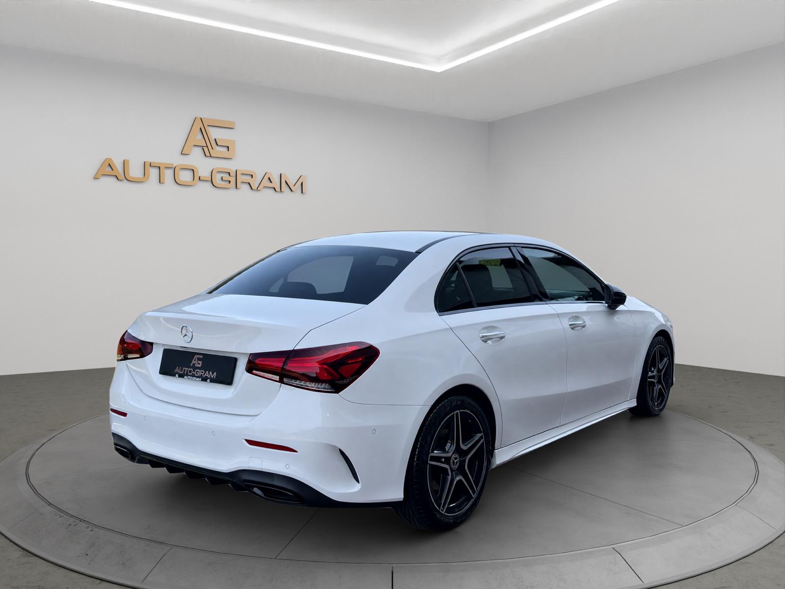 MERCEDES-BENZ A 220 d AMG Line 8G-DCT-image-4
