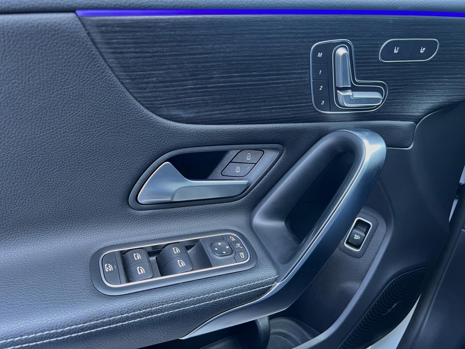 MERCEDES-BENZ A 220 d AMG Line 8G-DCT-image-21