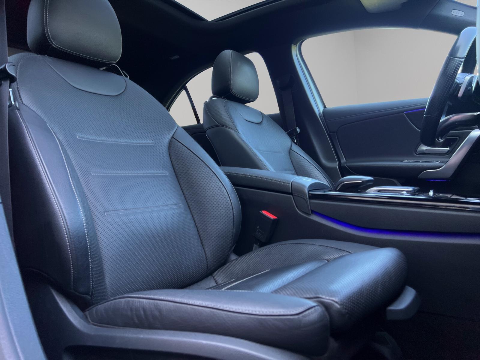 MERCEDES-BENZ A 220 d AMG Line 8G-DCT-image-12