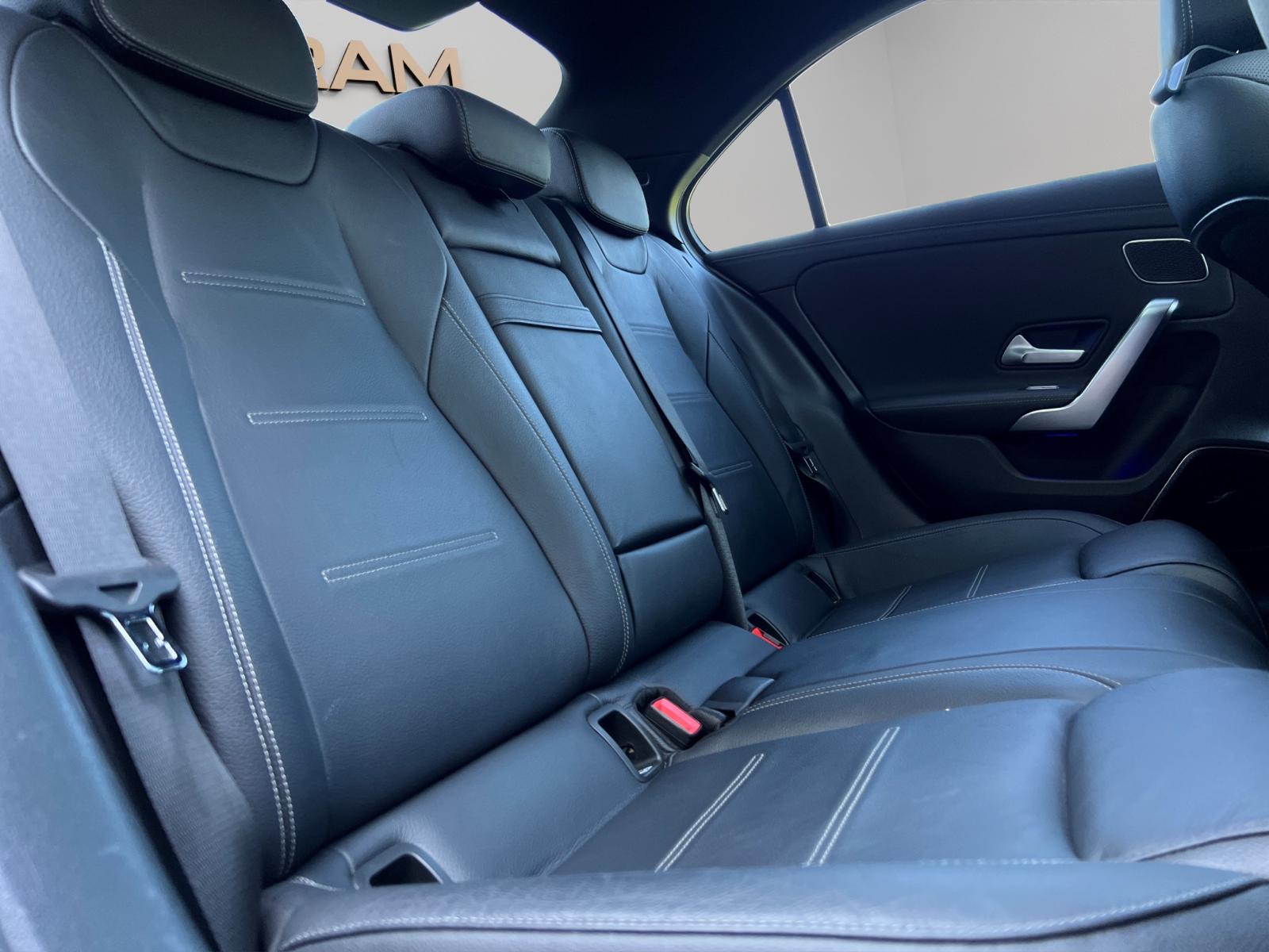 MERCEDES-BENZ A 220 d AMG Line 8G-DCT-image-24