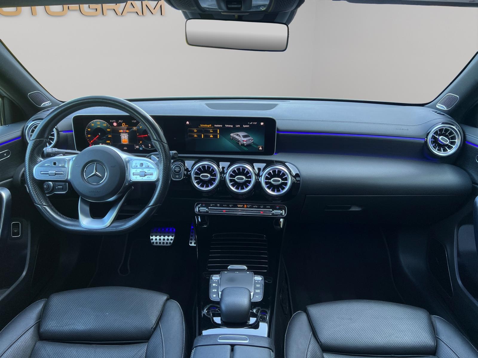 MERCEDES-BENZ A 220 d AMG Line 8G-DCT-image-13