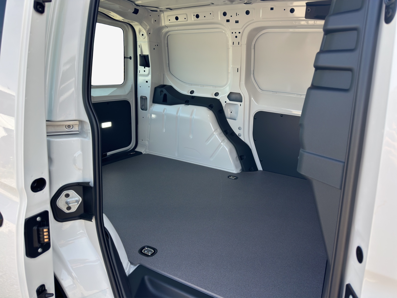 VW Caddy Cargo 2.0TDI Entry-image-11