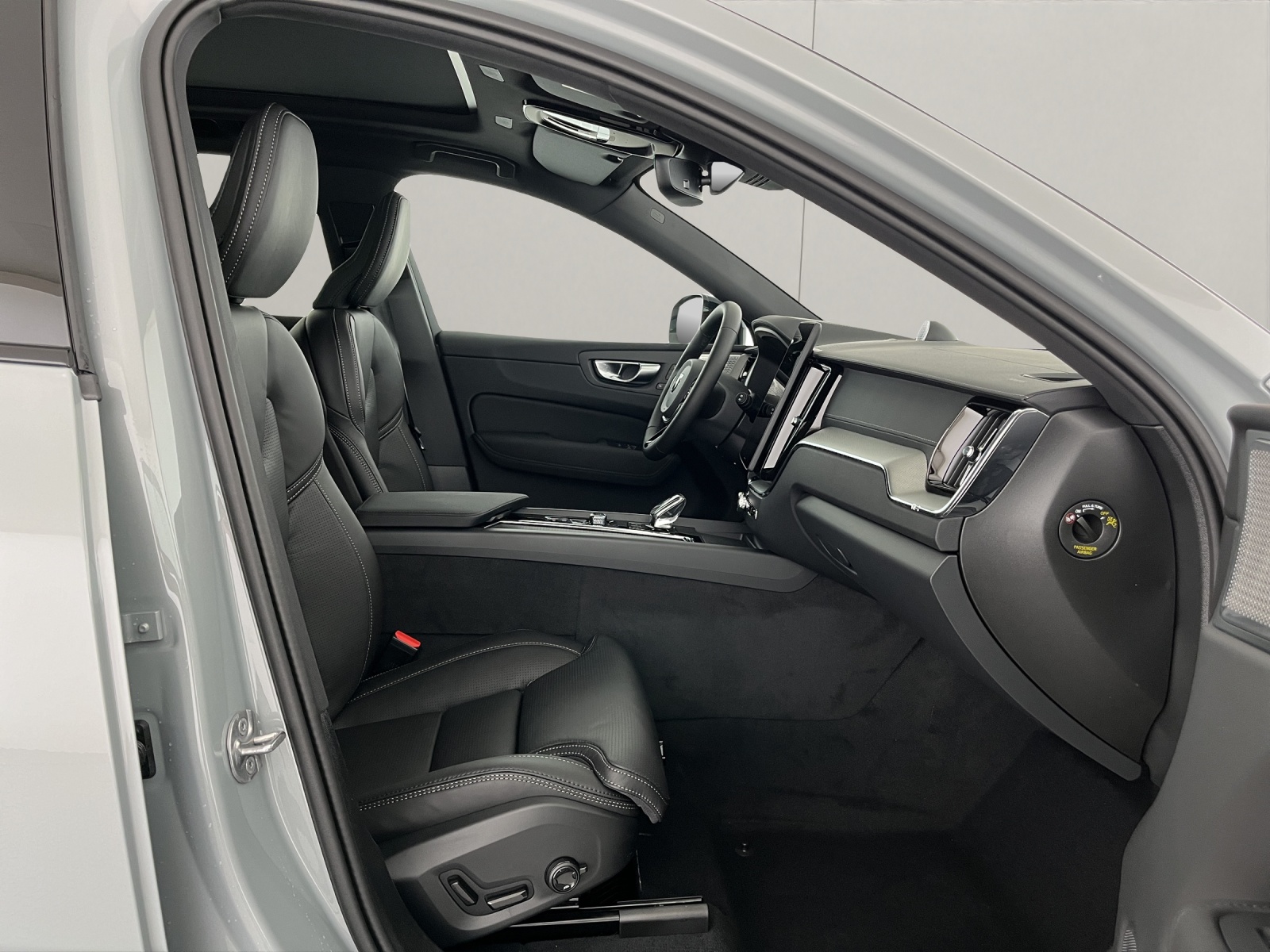 VOLVO XC60 2.0 T6 TE Black Edition eAWD-image-12