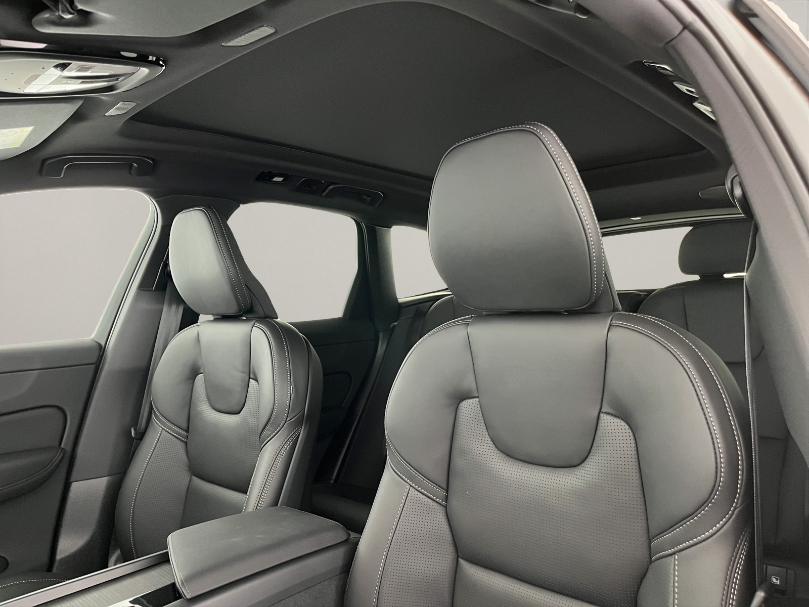 VOLVO XC60 2.0 T6 TE Black Edition eAWD-image-13