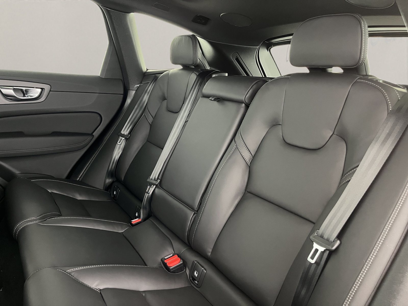 VOLVO XC60 2.0 T6 TE Black Edition eAWD-image-14