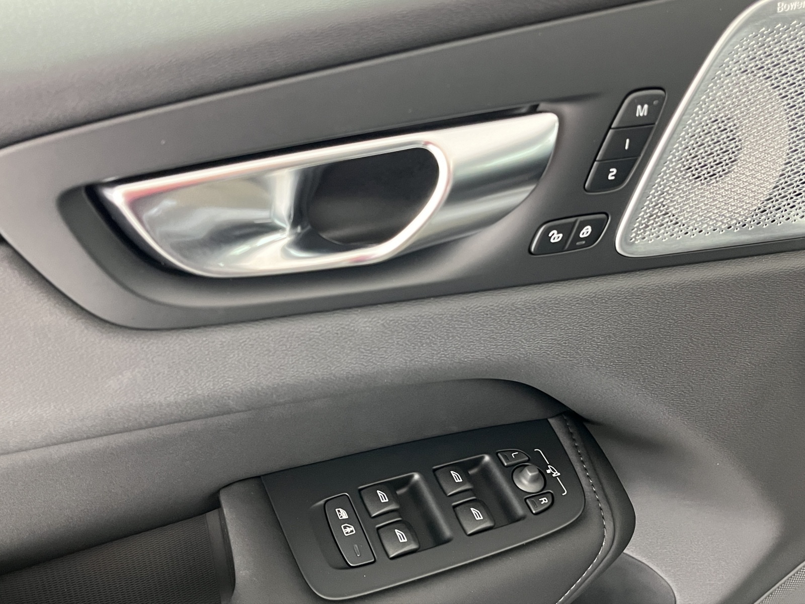 VOLVO XC60 2.0 T6 TE Black Edition eAWD-image-15