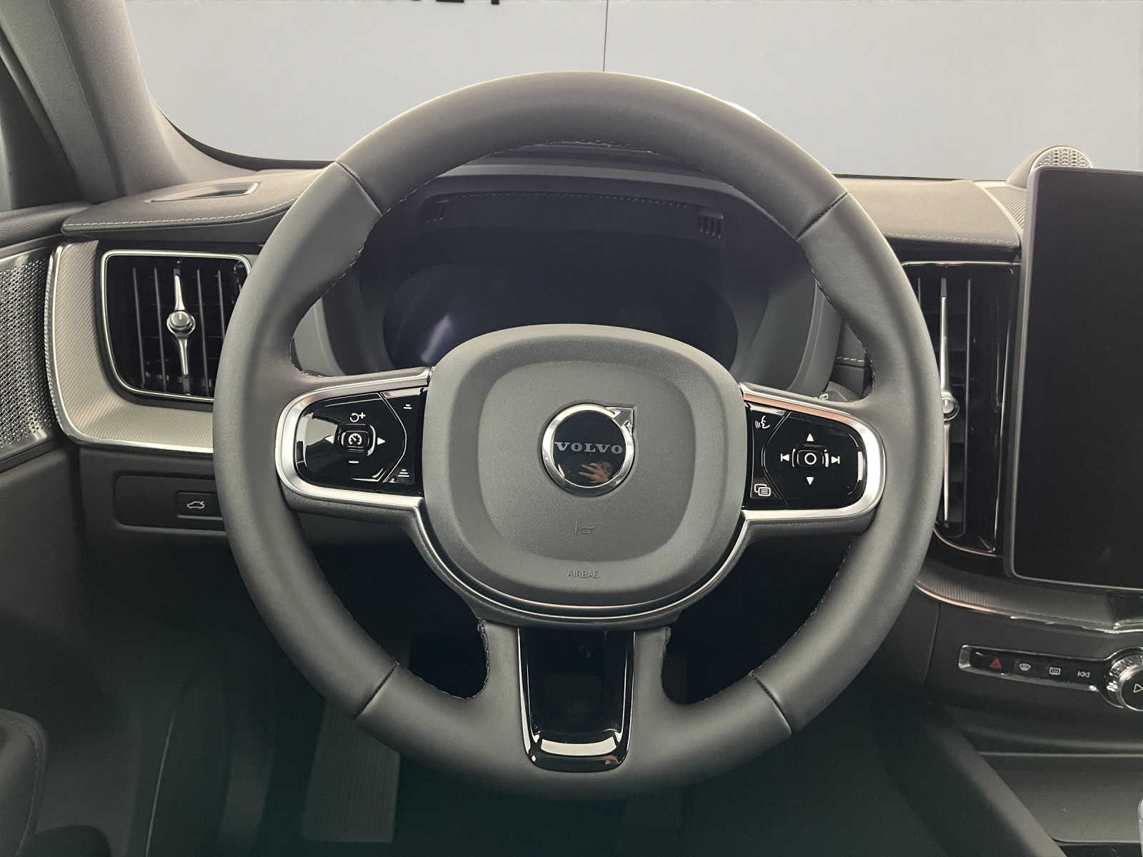 VOLVO XC60 2.0 T6 TE Black Edition eAWD-image-10