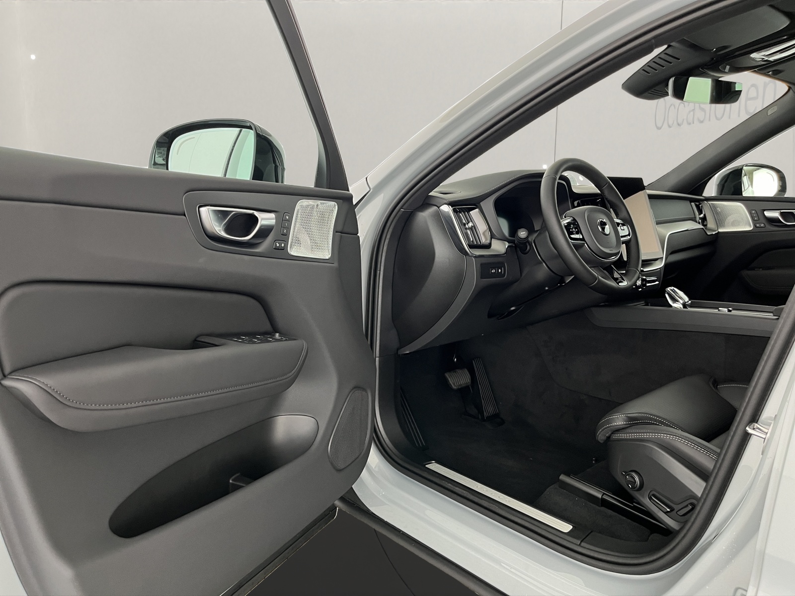 VOLVO XC60 2.0 T6 TE Black Edition eAWD-image-7