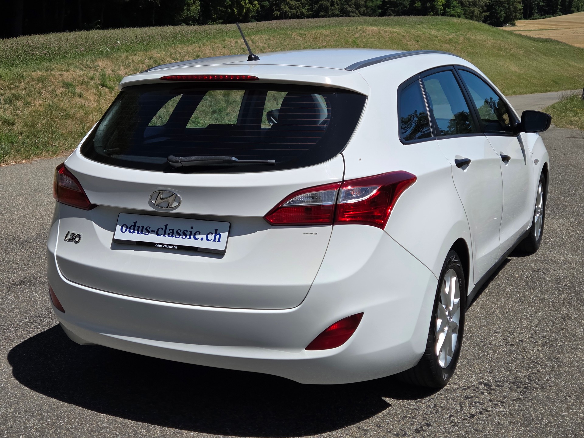 HYUNDAI i30 Wagon 1.4 Comfort-image-6
