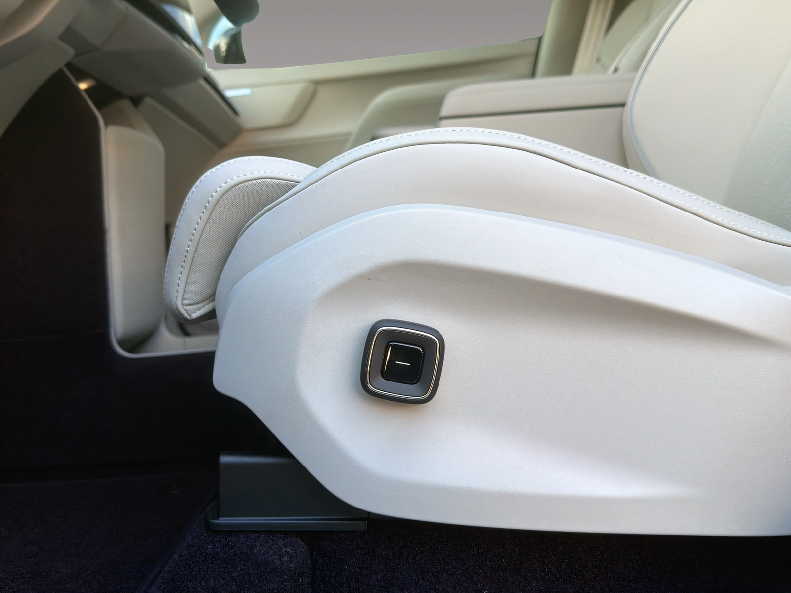 VOLVO EX60 Twin Ultra AWD-image-17