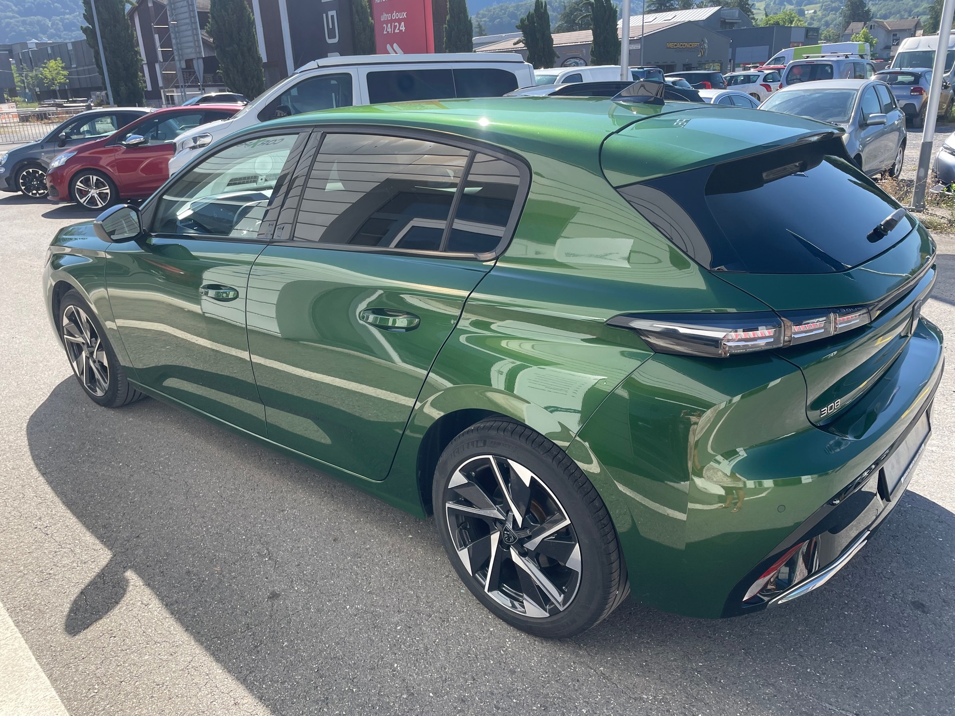 PEUGEOT 308 1.2 Pure Tech Allure Pack EAT8-image-2