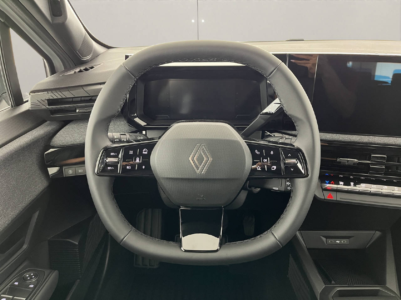 RENAULT Clio 1.8 E-Tech evolution-image-9