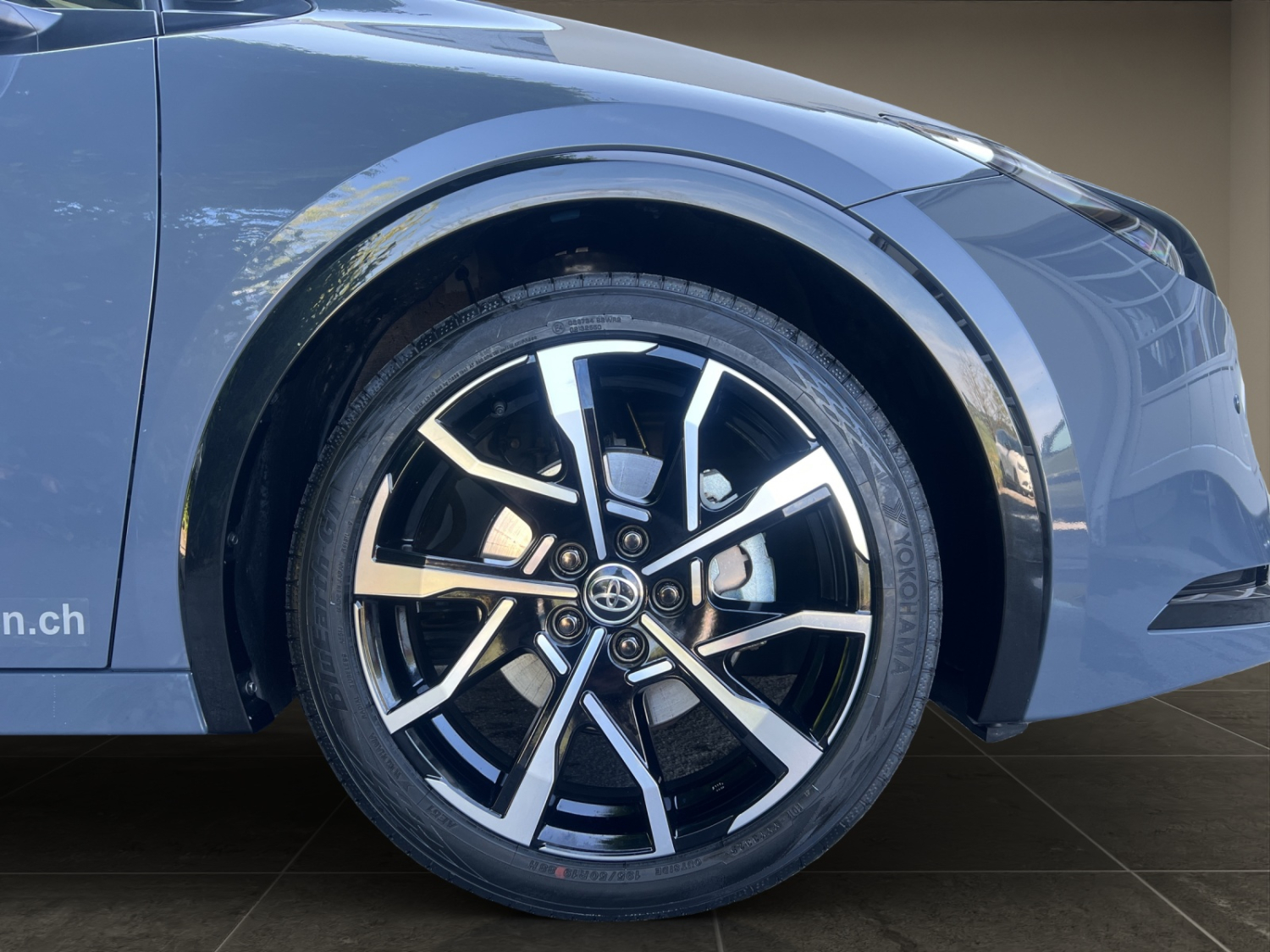 TOYOTA Prius 2.0 Plug-In-Hybrid Style-image-27