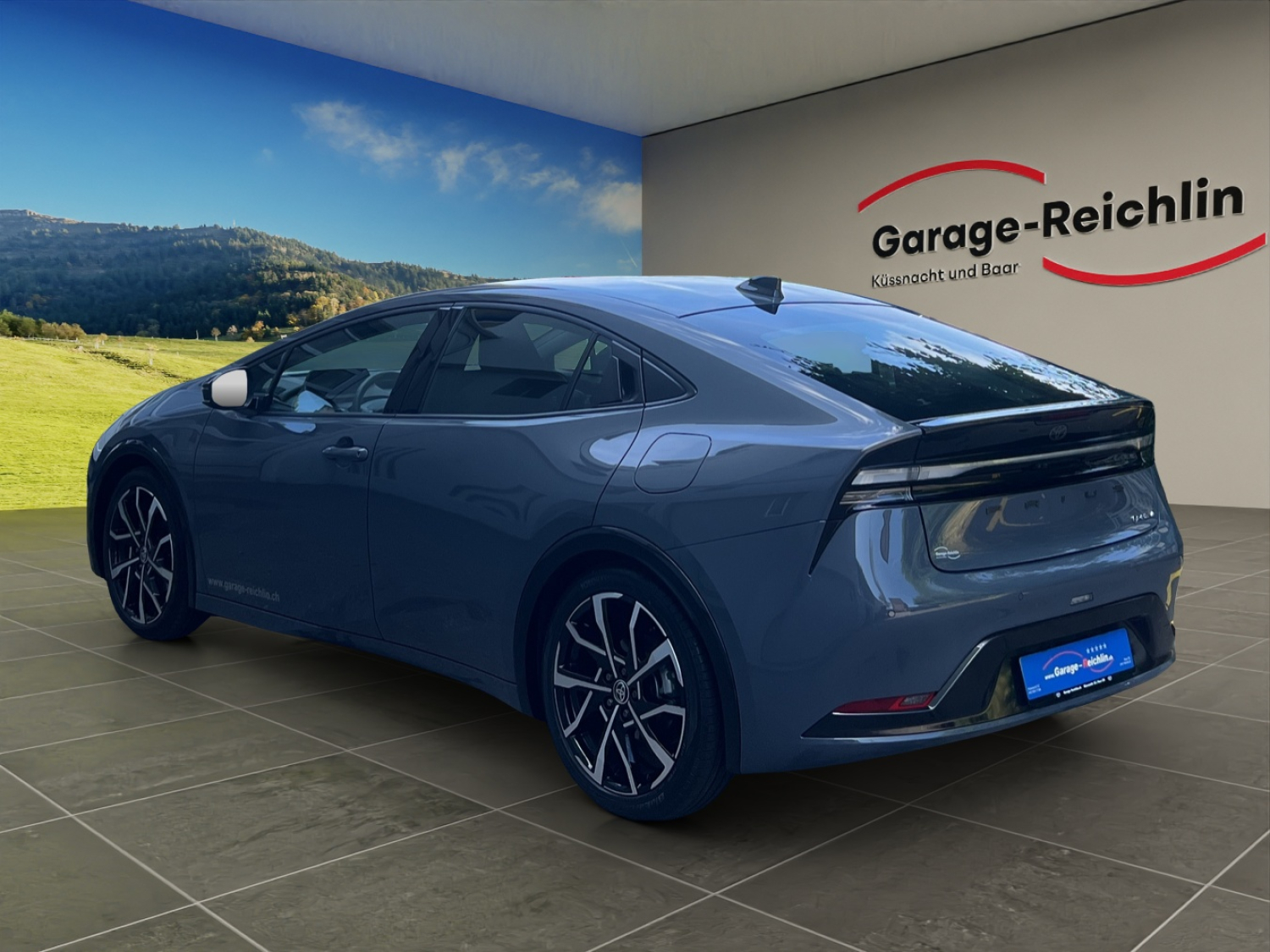 TOYOTA Prius 2.0 Plug-In-Hybrid Style-image-2