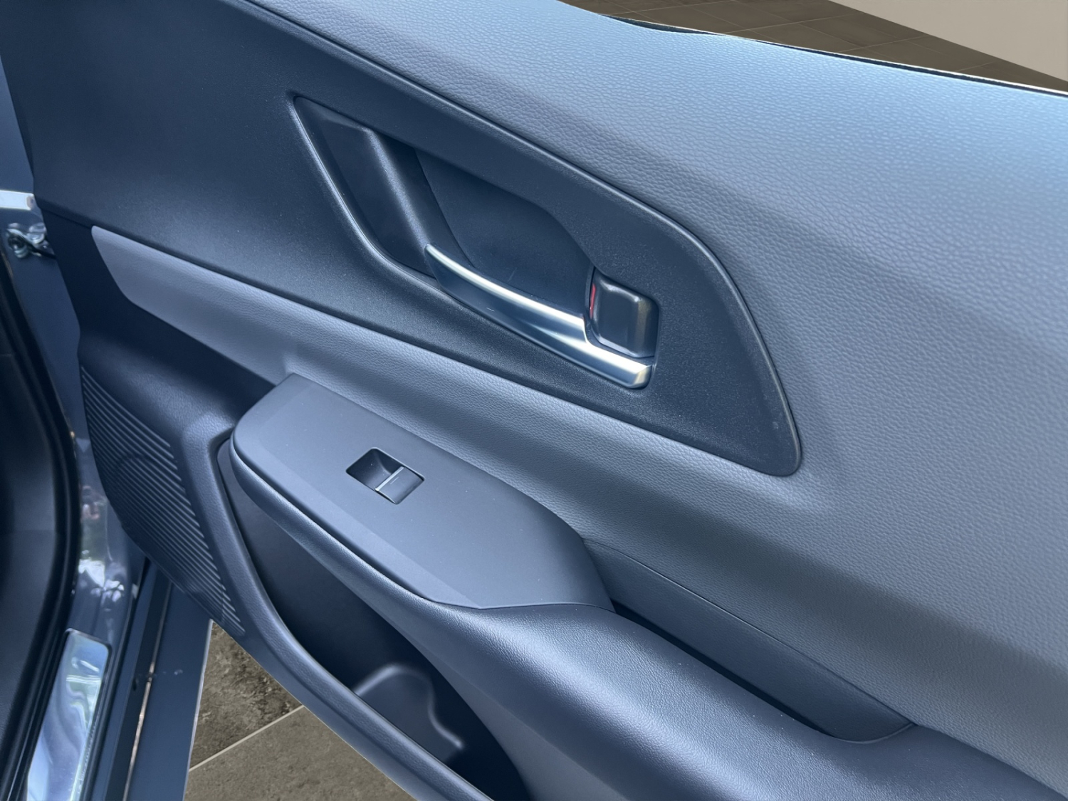 TOYOTA Prius 2.0 Plug-In-Hybrid Style-image-21