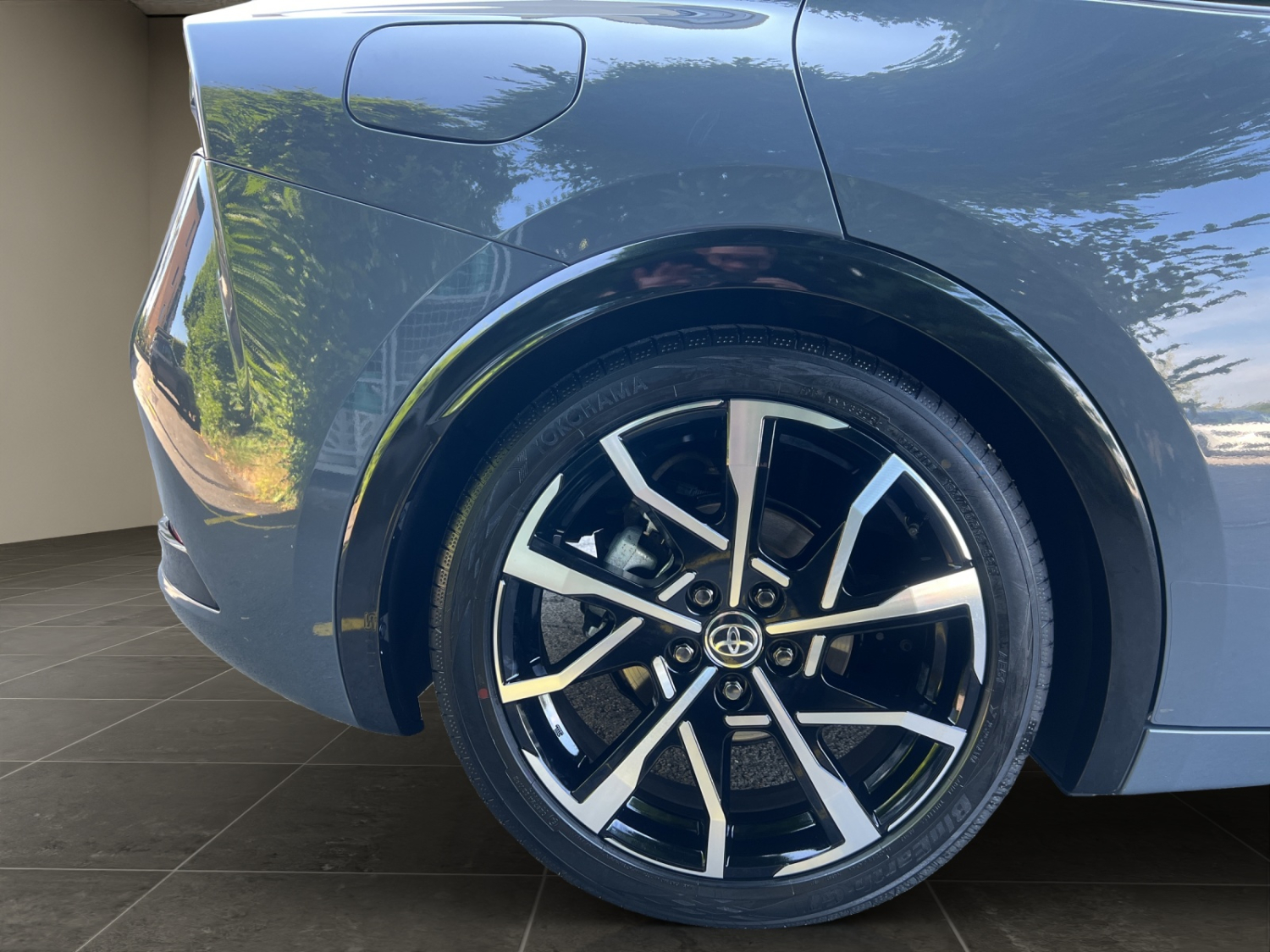 TOYOTA Prius 2.0 Plug-In-Hybrid Style-image-28