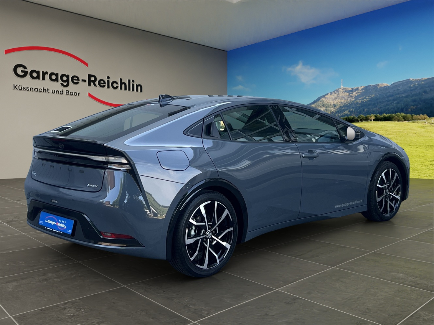 TOYOTA Prius 2.0 Plug-In-Hybrid Style-image-4