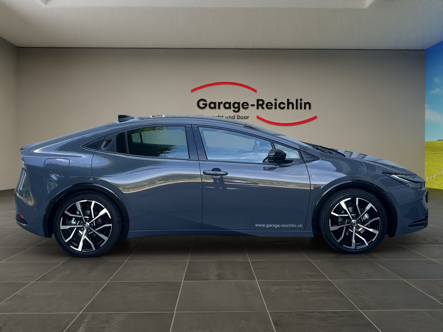 TOYOTA Prius 2.0 Plug-In-Hybrid Style-image-5
