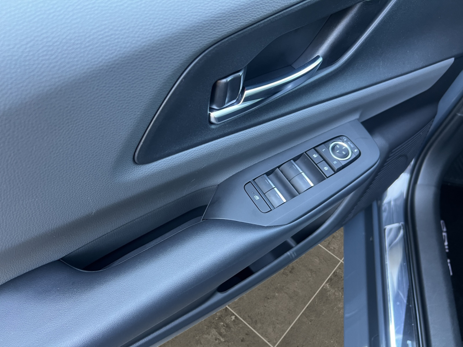 TOYOTA Prius 2.0 Plug-In-Hybrid Style-image-20