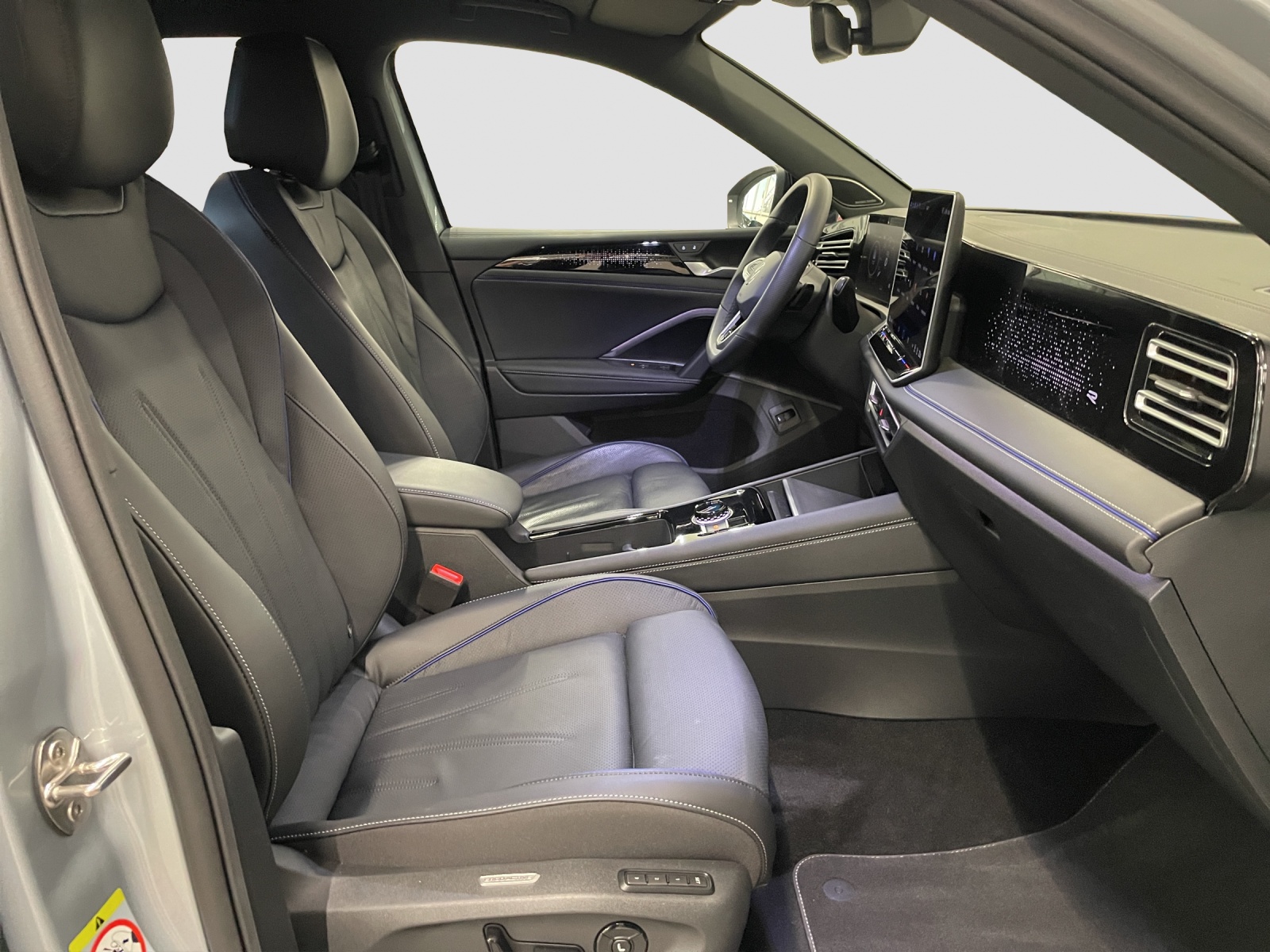 VW Tiguan 2.0 TDI SCR United 4Motion DSG-image-13