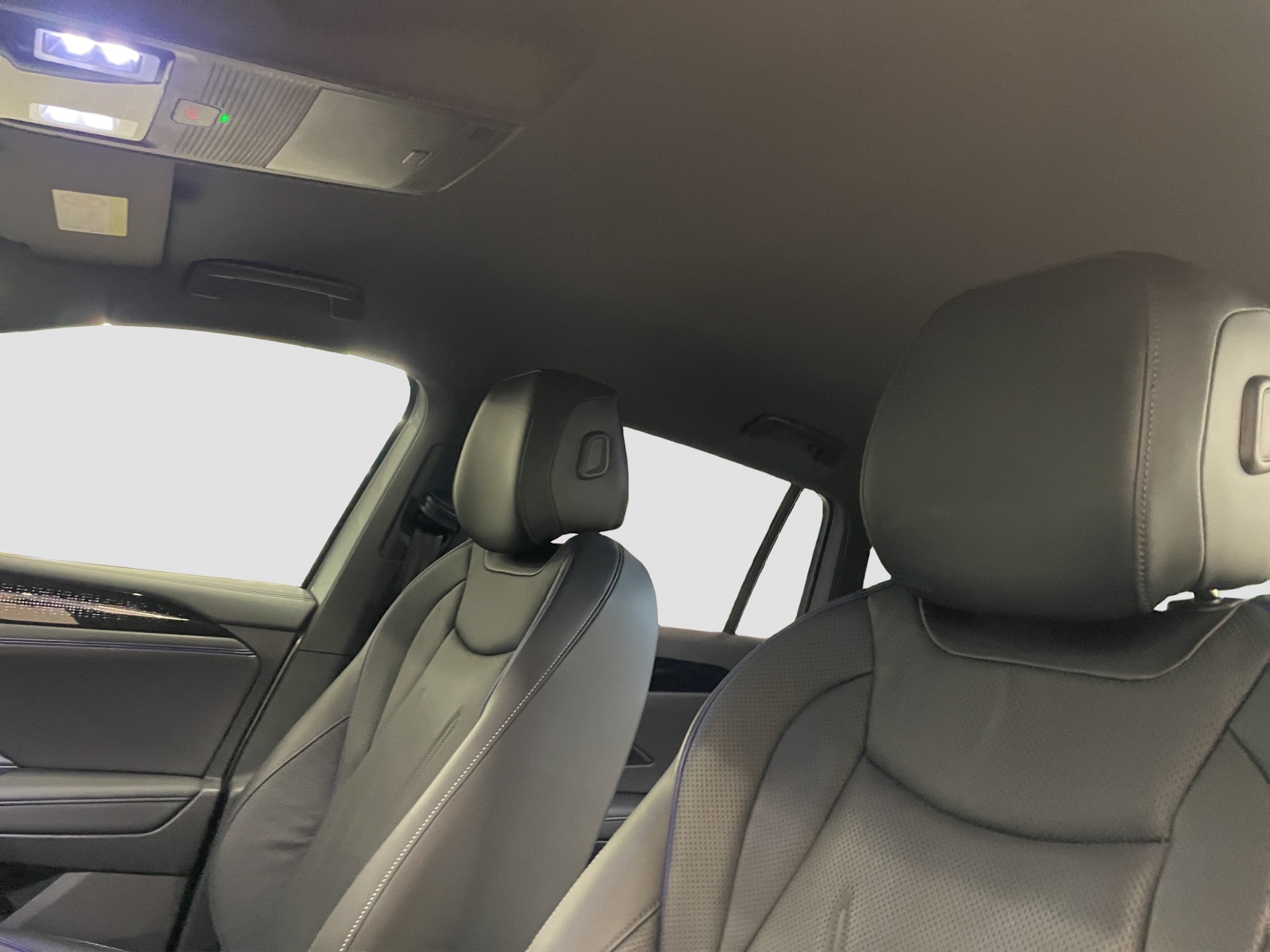 VW Tiguan 2.0 TDI SCR United 4Motion DSG-image-15