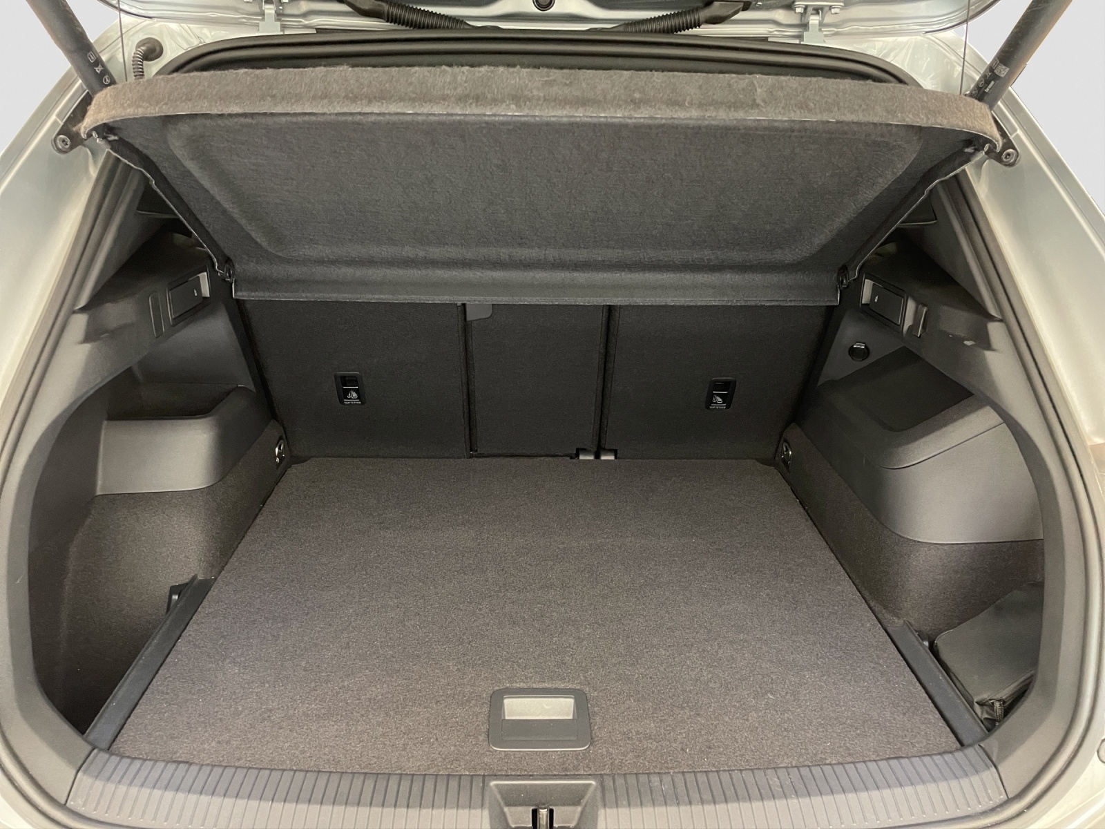 VW Tiguan 2.0 TDI SCR United 4Motion DSG-image-14