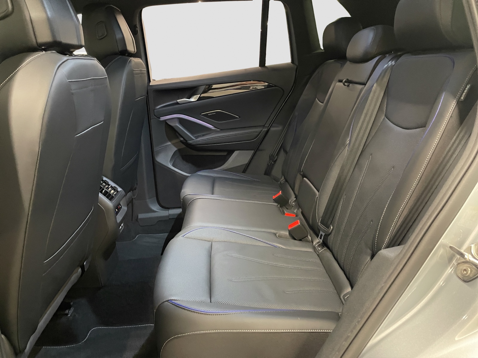 VW Tiguan 2.0 TDI SCR United 4Motion DSG-image-12