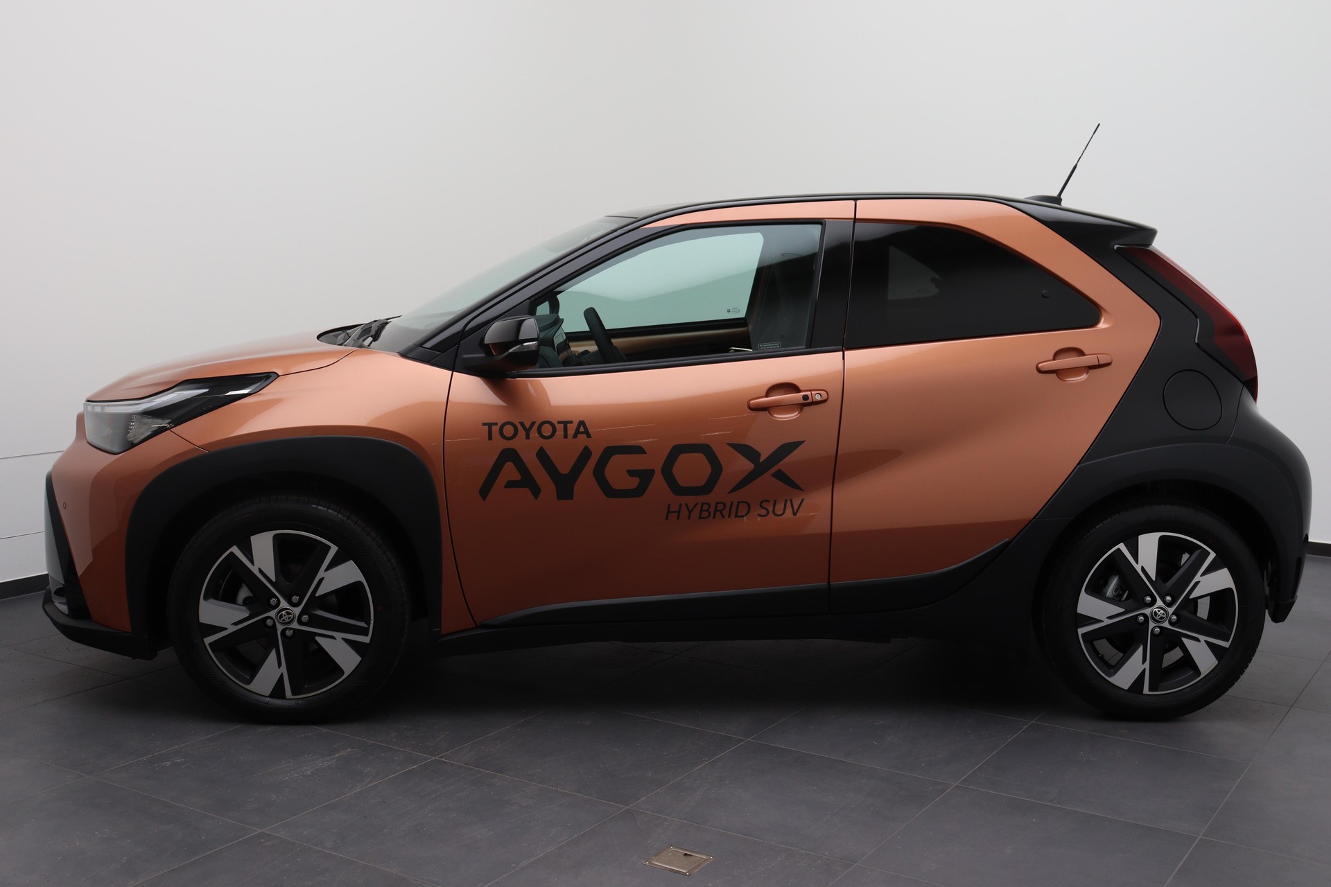 TOYOTA Aygo X 1.5 VVT-i HSD Trend-image-2