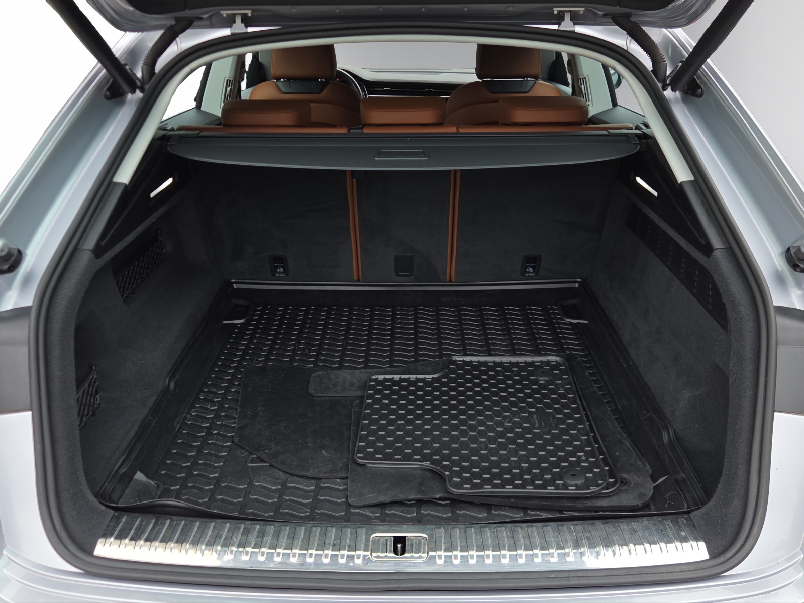 AUDI Q8 55 TFSI quattro tiptronic-image-6