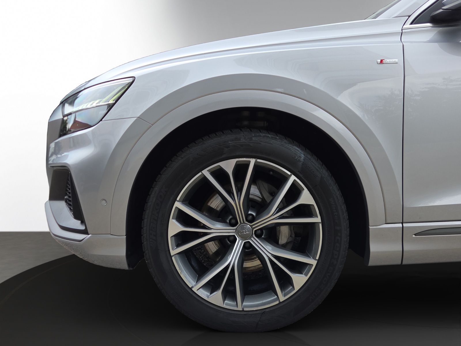 AUDI Q8 55 TFSI quattro tiptronic-image-3