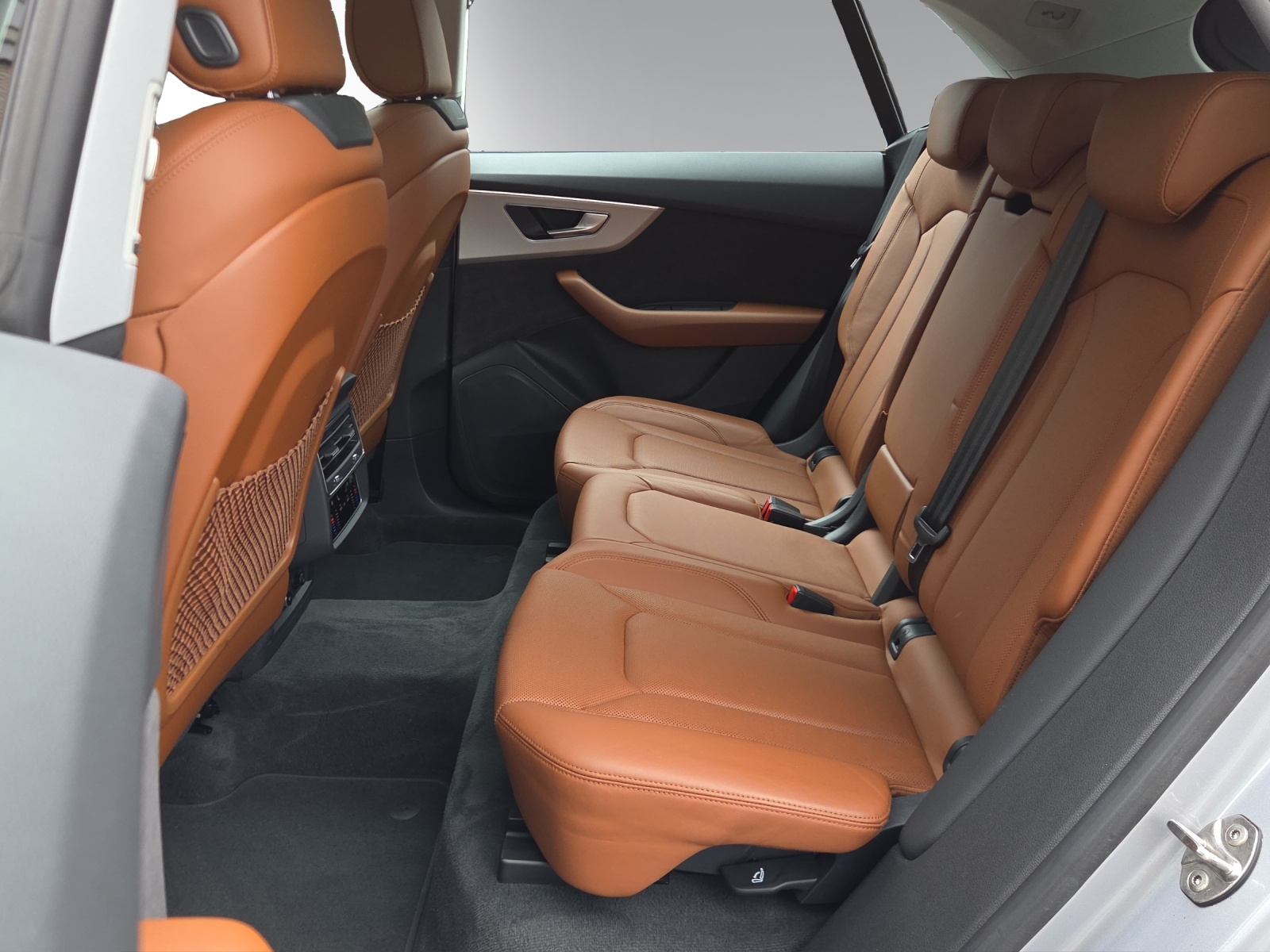 AUDI Q8 55 TFSI quattro tiptronic-image-9