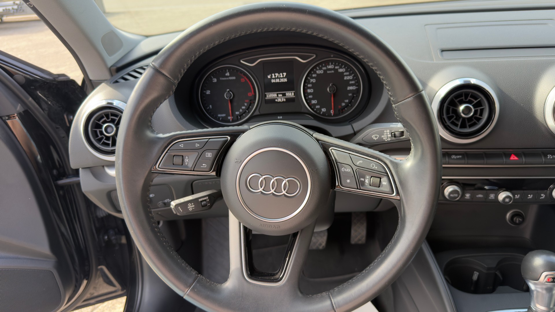 AUDI A3 Sportback 2.0 TDI Sport S-tronic quattro-image-9