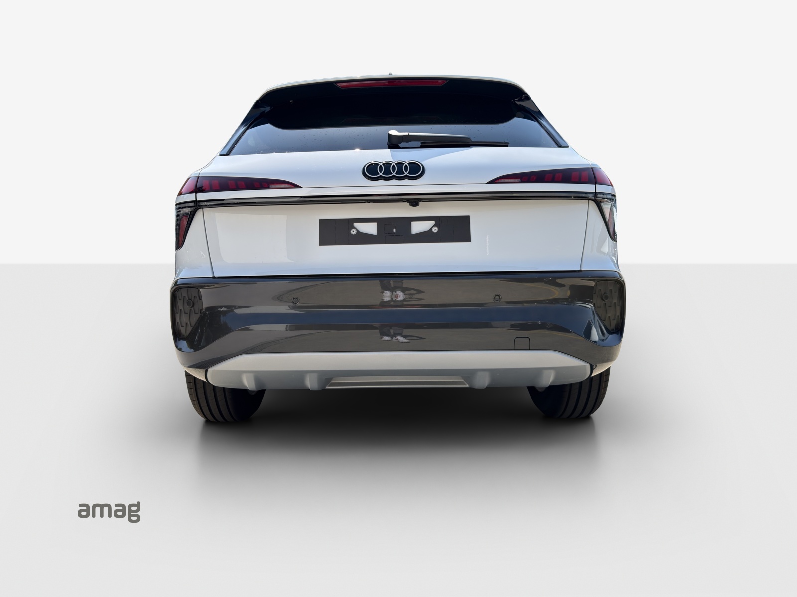 AUDI Q3 SUV 110 kW TFSI S tronic-image-3