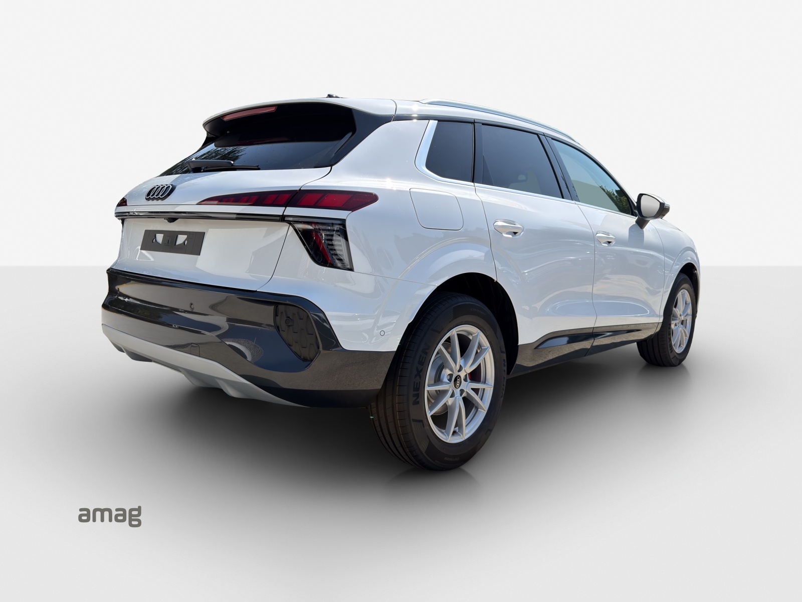 AUDI Q3 SUV 110 kW TFSI S tronic-image-4