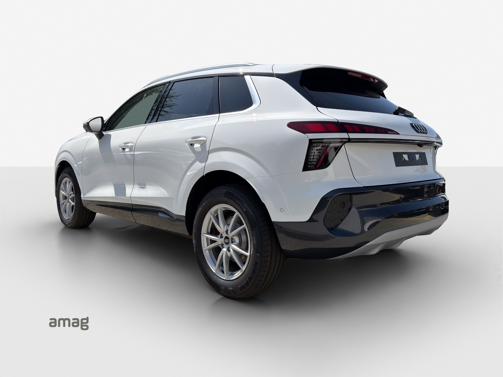 AUDI Q3 SUV 110 kW TFSI S tronic-image-2