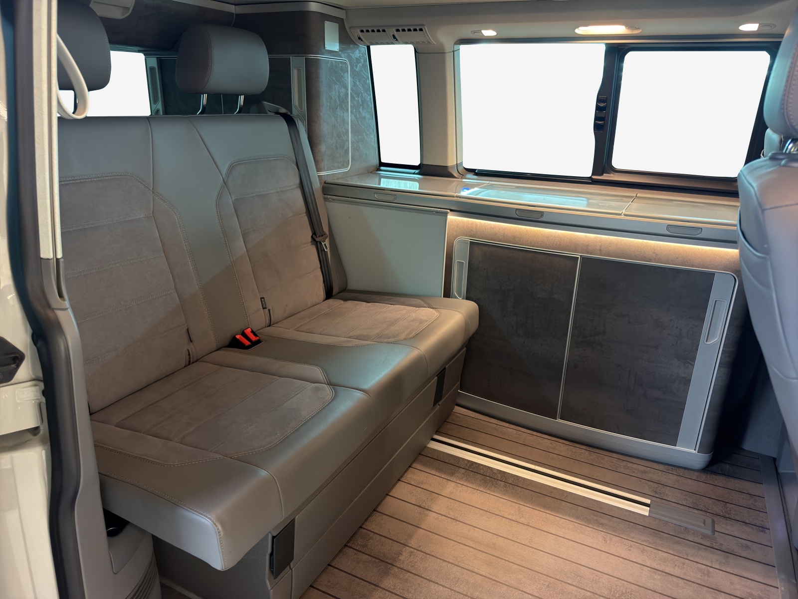 VW T6.1 California 2.0 Bi-TDI Ocean Liberty 4Motion DSG-image-11