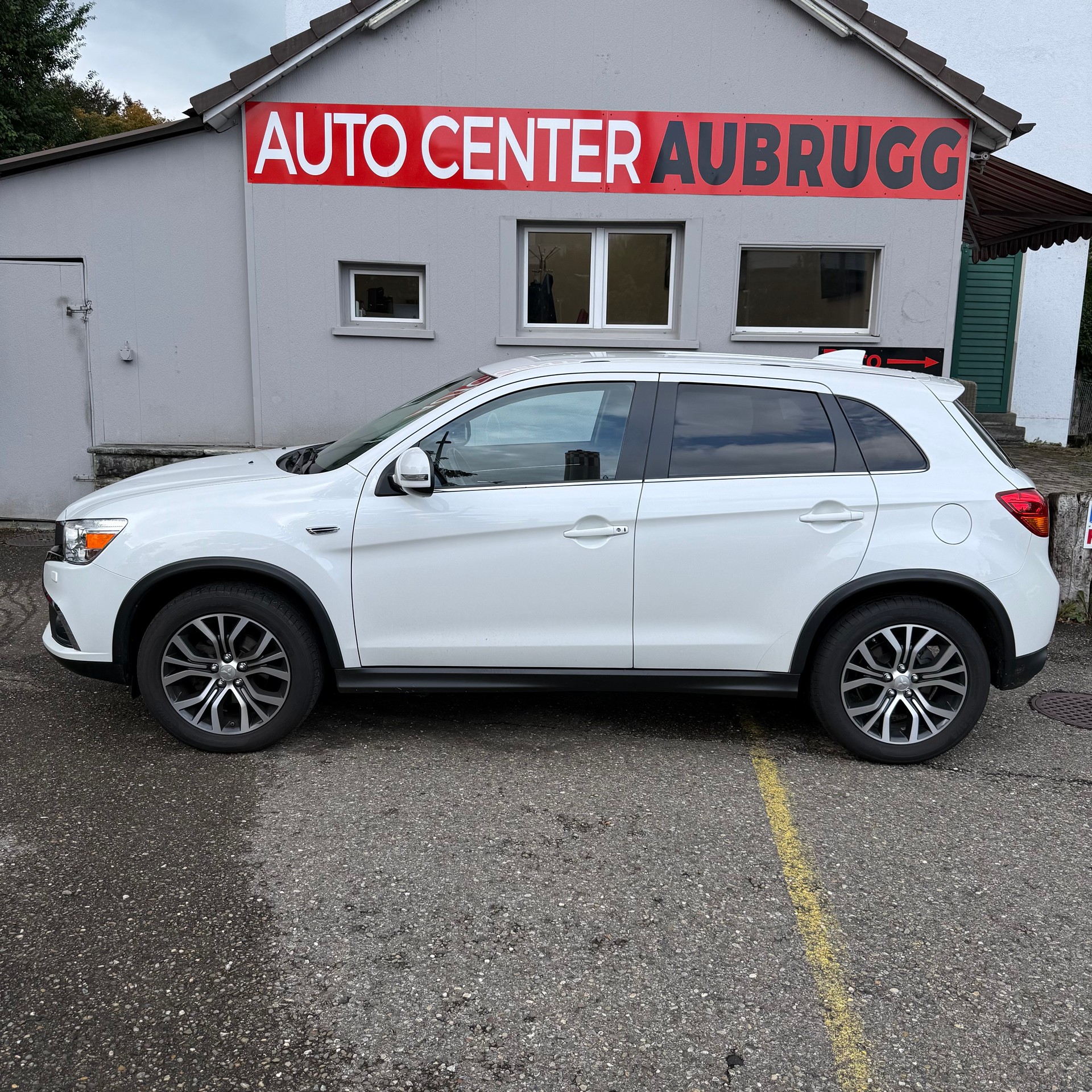 MITSUBISHI ASX 2.2 DID Style 4WD Automatic-image-6