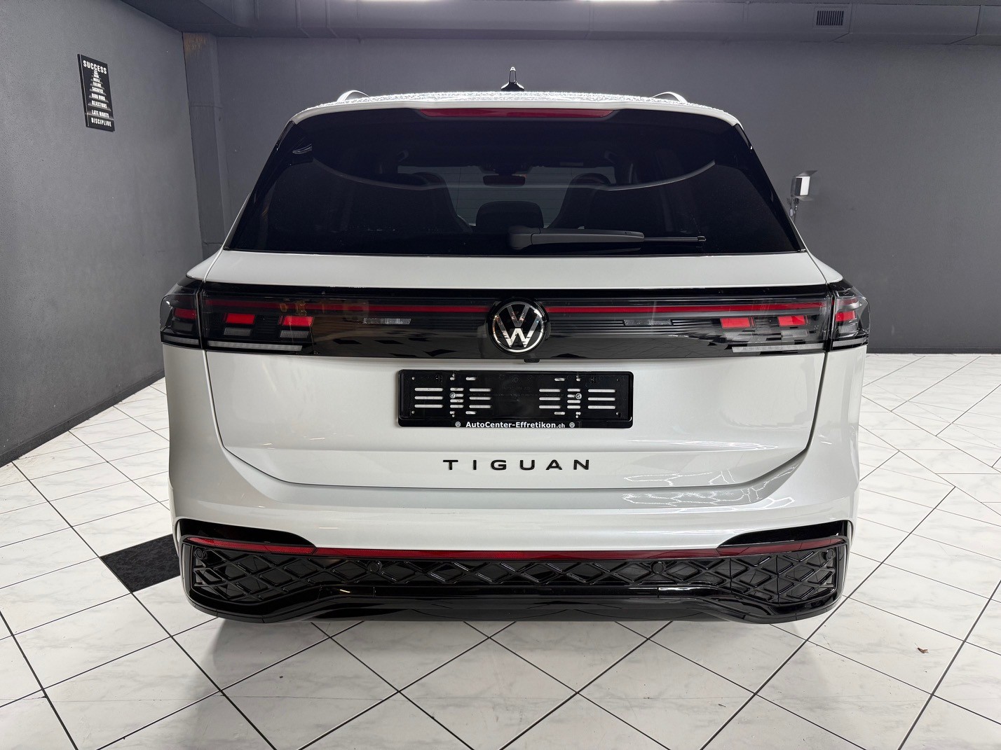 VW Tiguan 2.0 TSI DSG R-Line 4Motion-image-5
