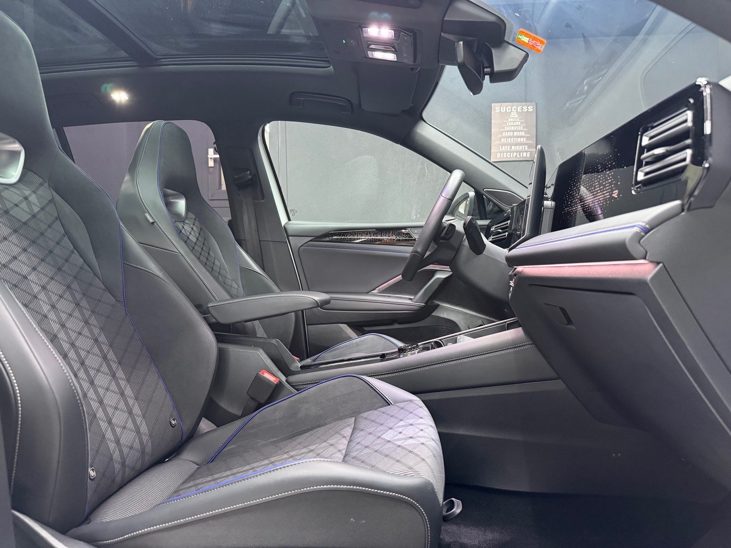 VW Tiguan 2.0 TSI DSG R-Line 4Motion-image-8