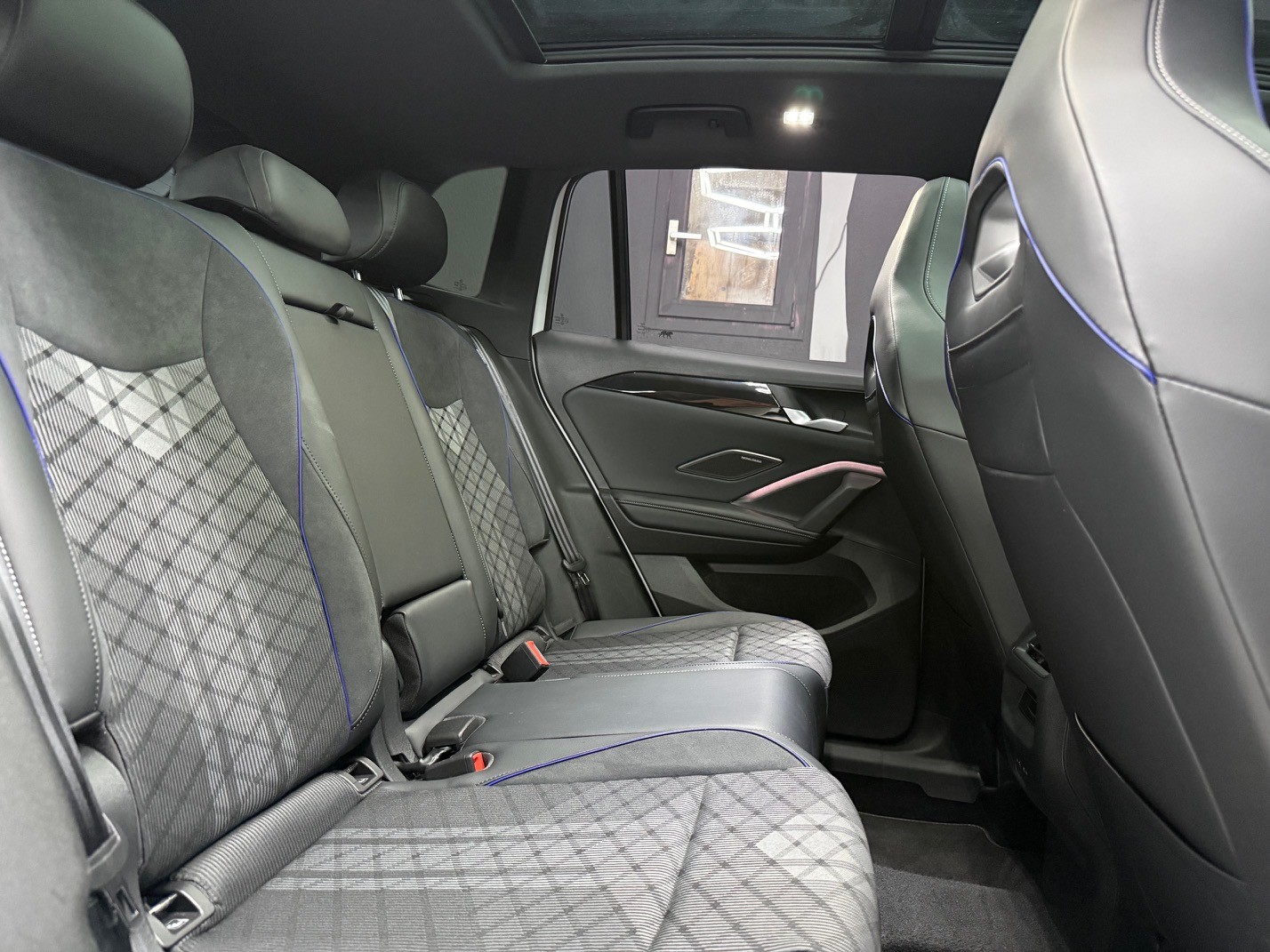 VW Tiguan 2.0 TSI DSG R-Line 4Motion-image-11