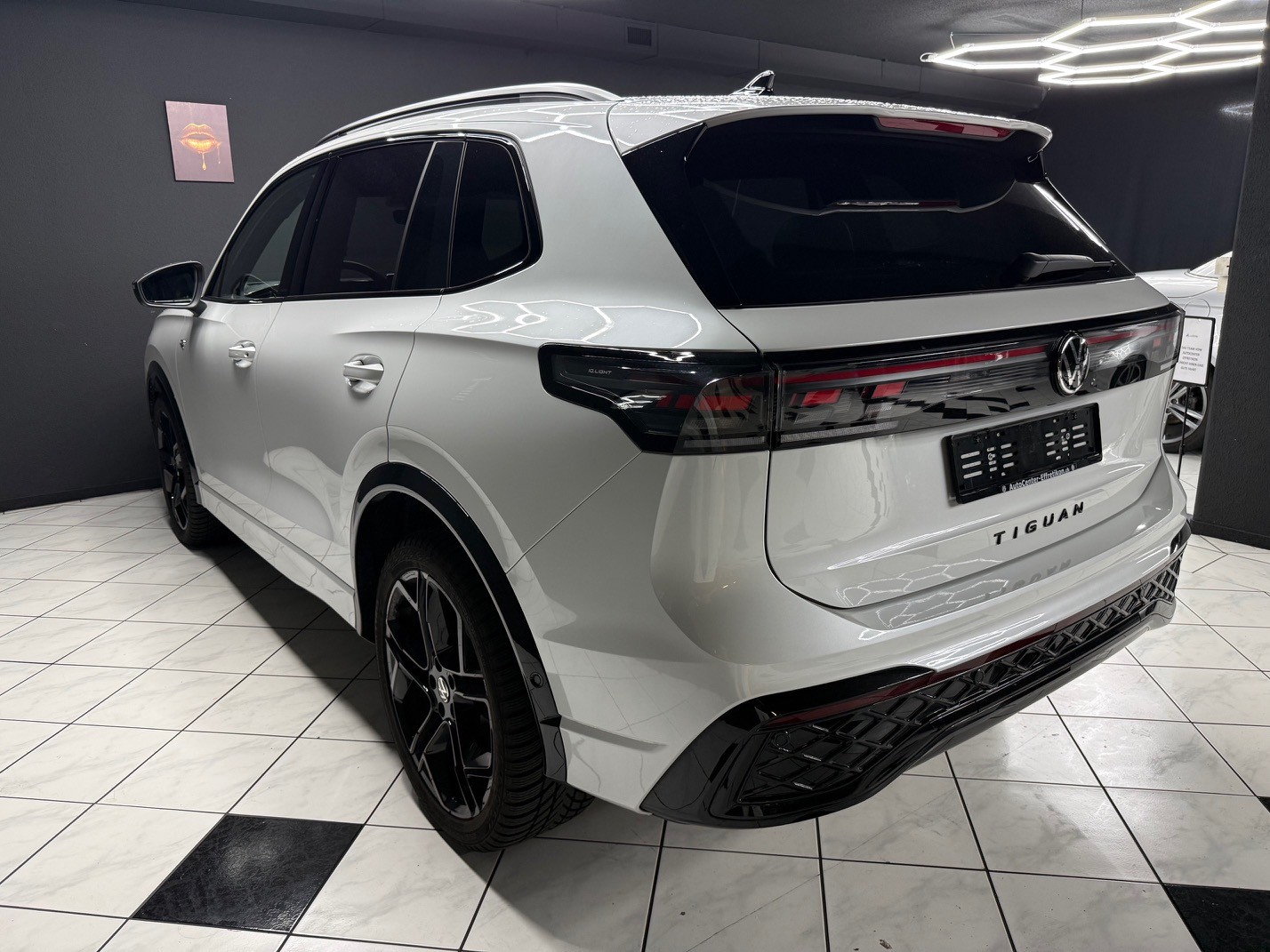 VW Tiguan 2.0 TSI DSG R-Line 4Motion-image-6