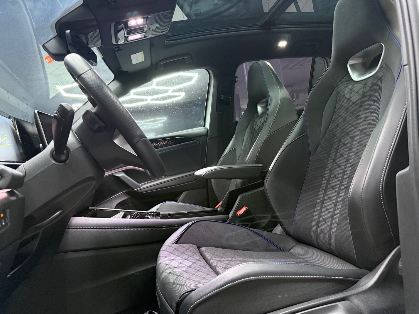 VW Tiguan 2.0 TSI DSG R-Line 4Motion-image-9