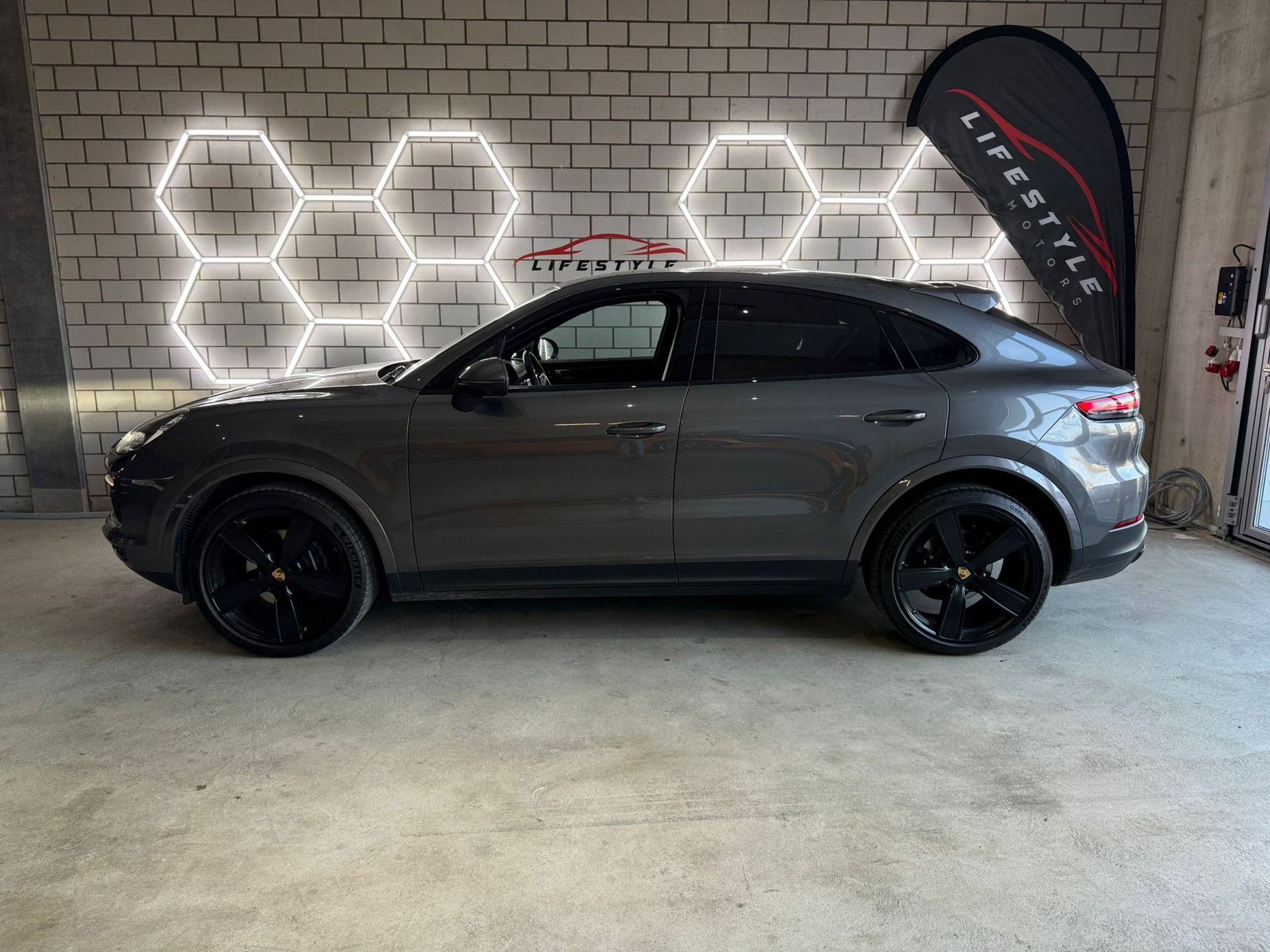 PORSCHE Cayenne Coupé-image-1