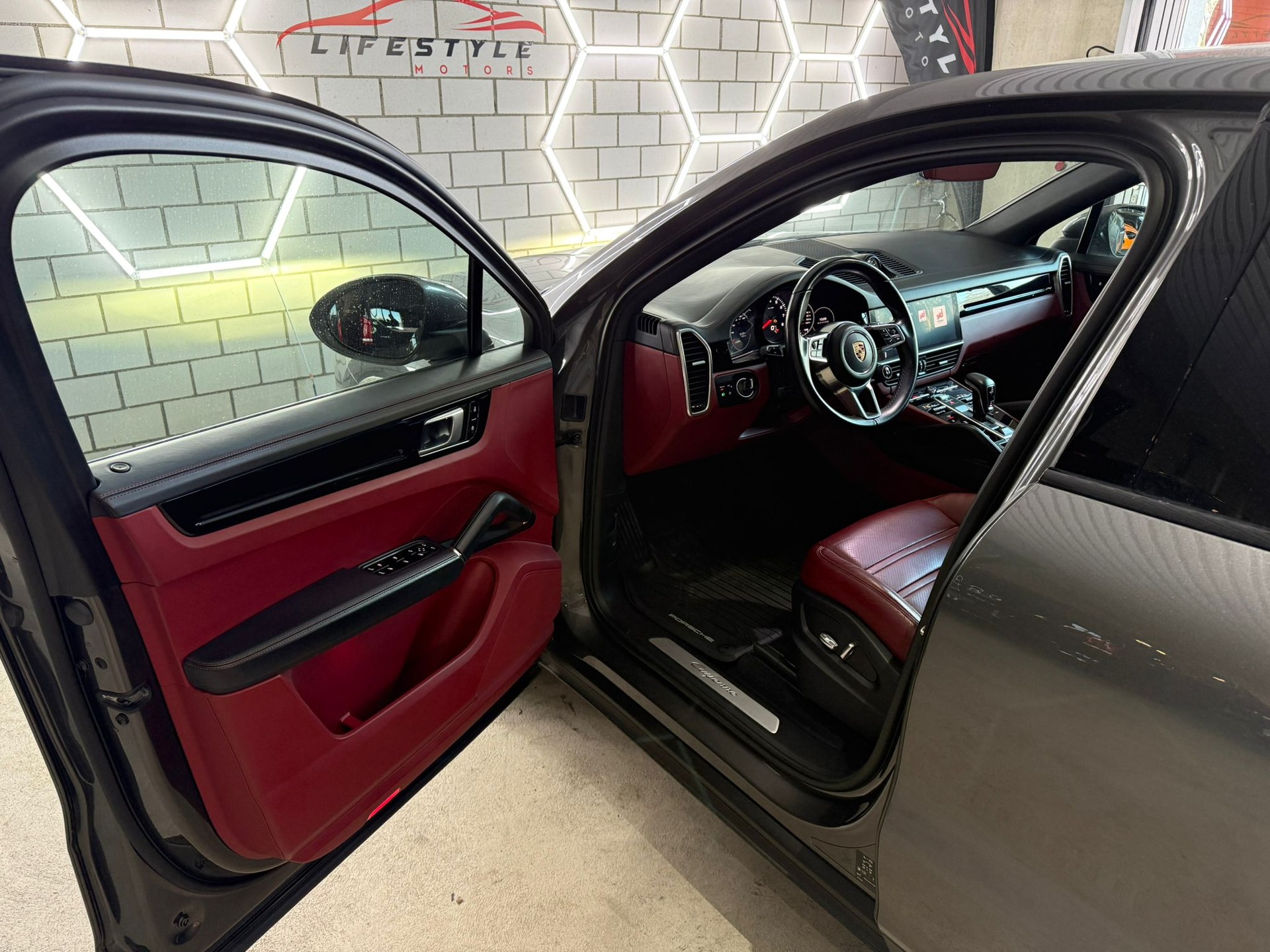 PORSCHE Cayenne Coupé-image-4