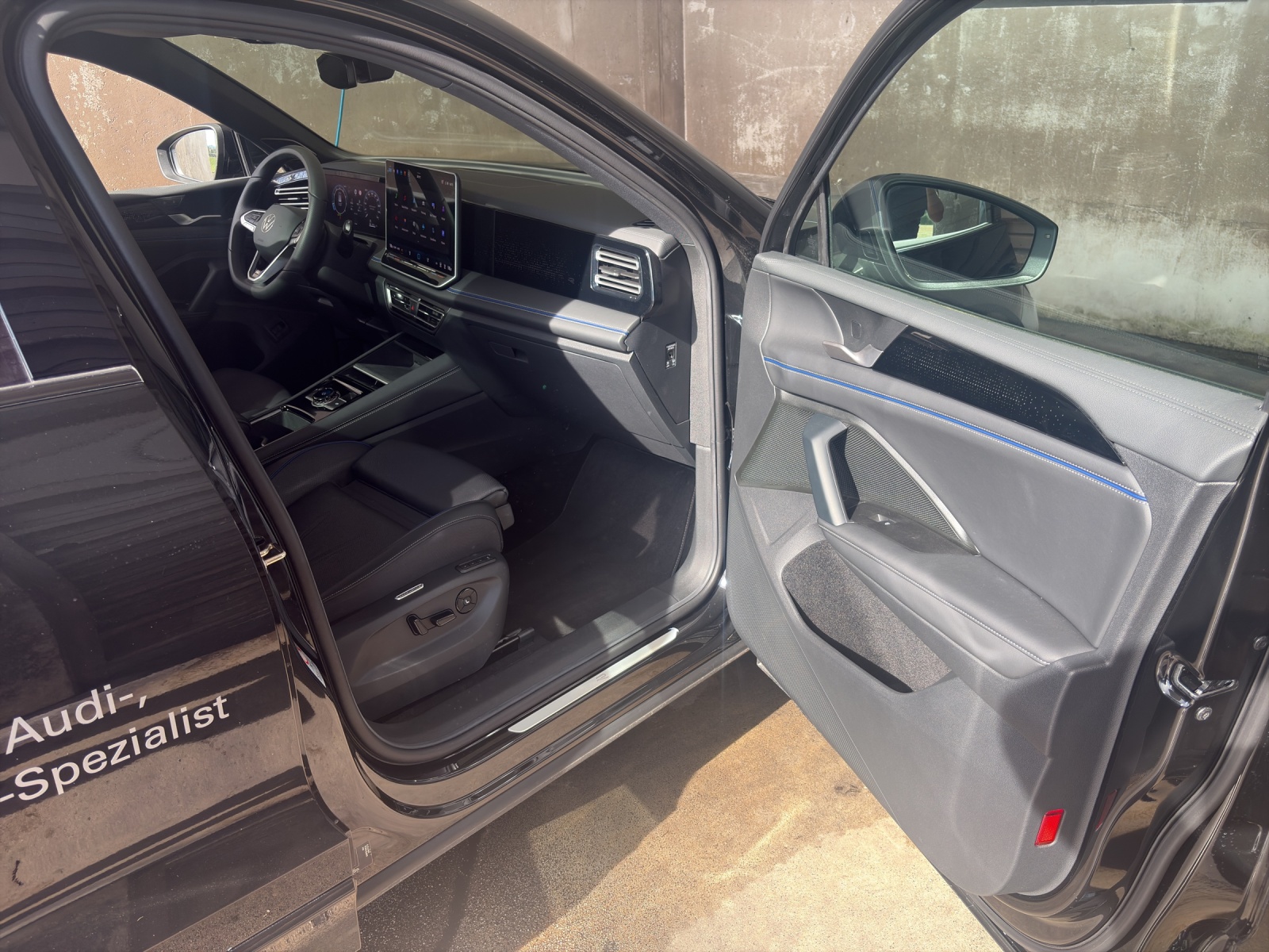 VW Tiguan 2.0 TSI R-Line DSG 4motion-image-5