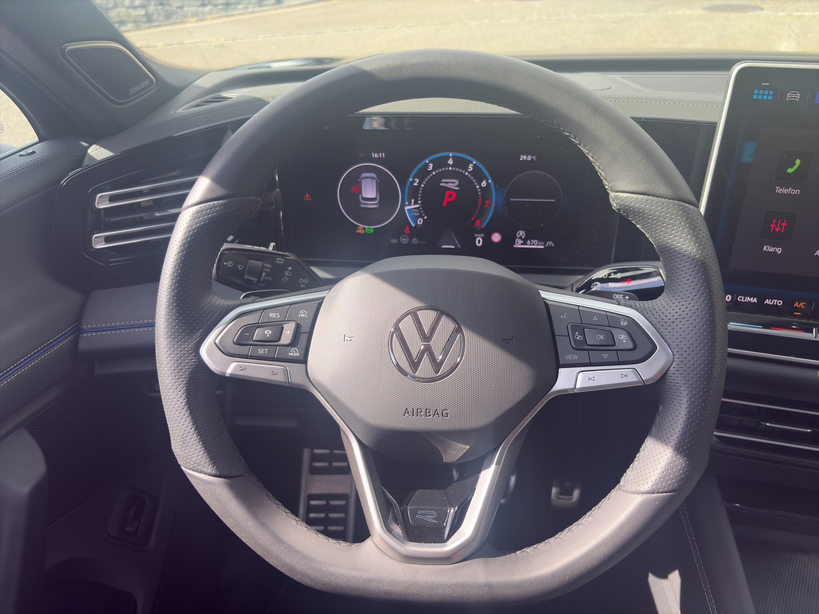 VW Tiguan 2.0 TSI R-Line DSG 4motion-image-11