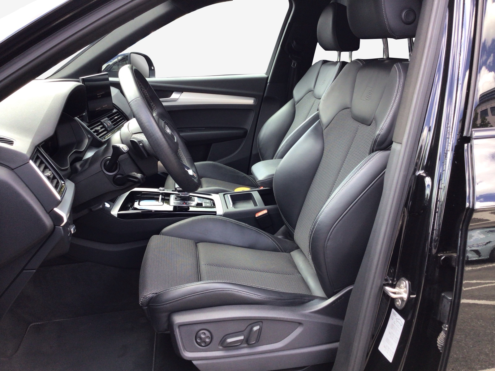 AUDI Q5 55 TFSI e PHEV S line quattro S-tronic-image-8