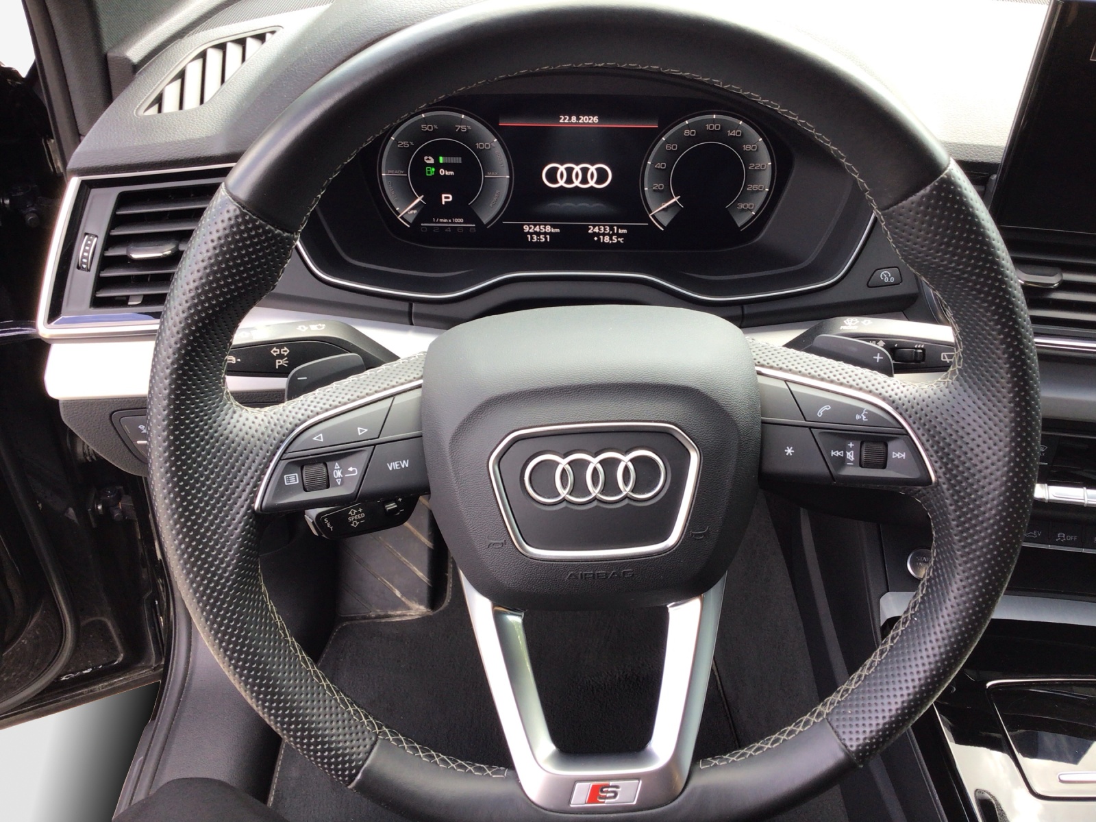 AUDI Q5 55 TFSI e PHEV S line quattro S-tronic-image-10