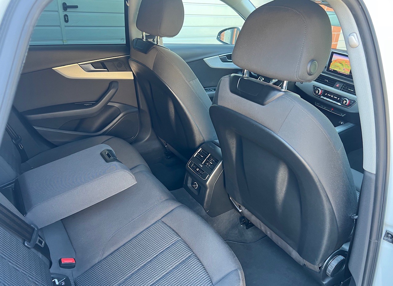 AUDI A4 Avant 2.0 TDI Design quattro S-tronic-image-8