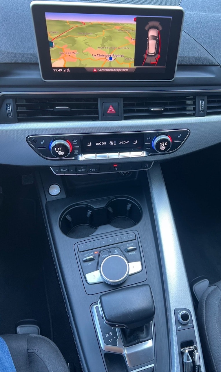 AUDI A4 Avant 2.0 TDI Design quattro S-tronic-image-12